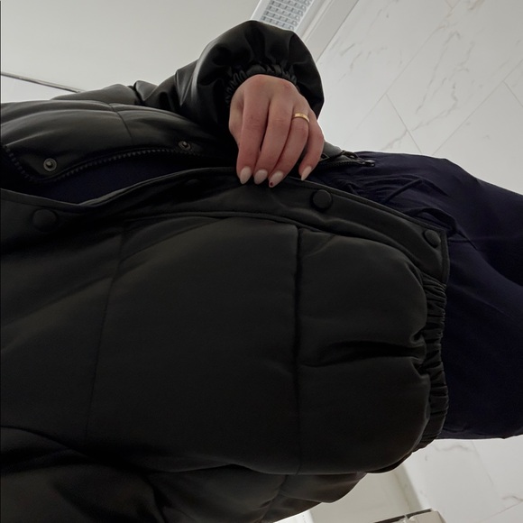 Zara Women's Black Puffer Coat - Picture 7 of 7